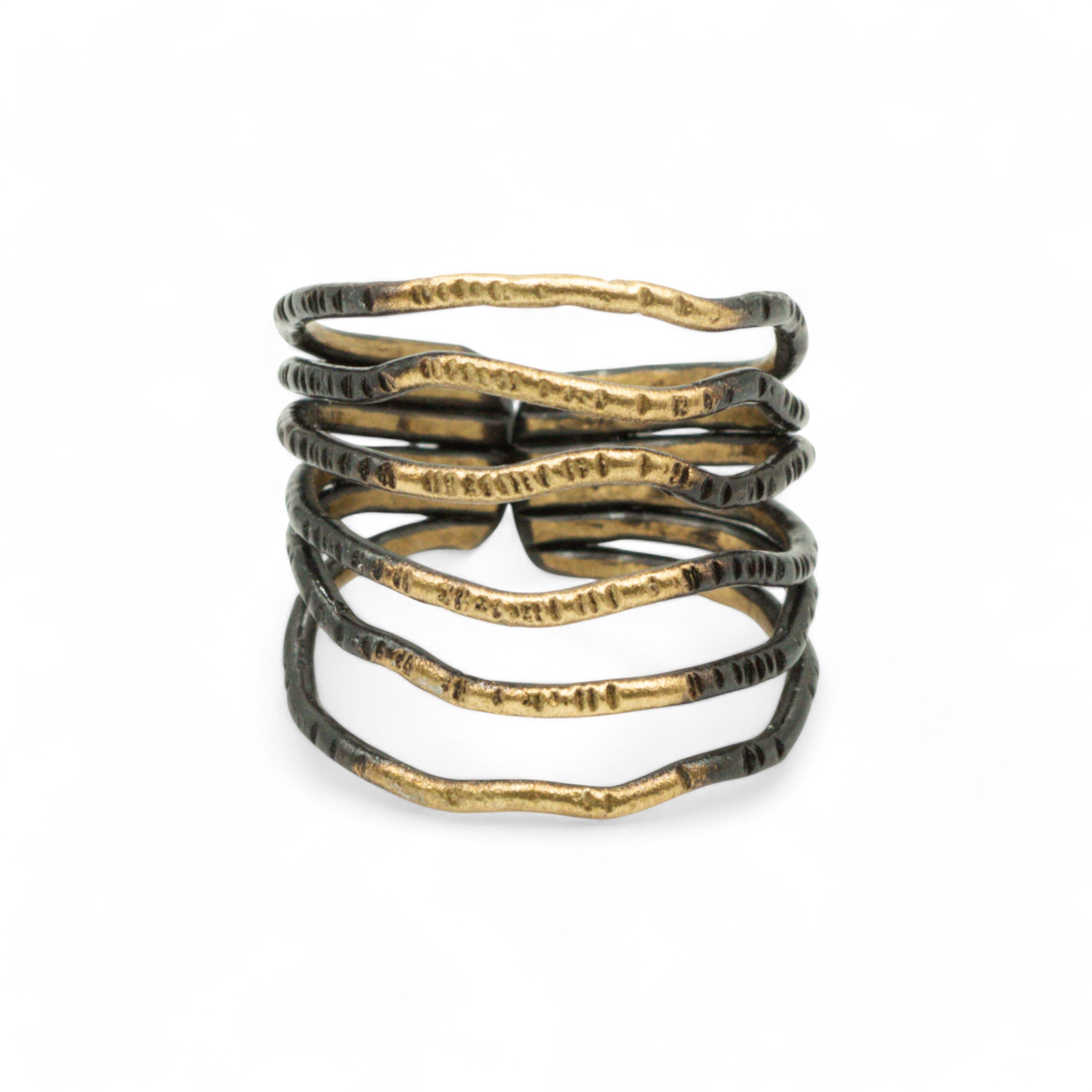 Χειροποίητο ανοιγόμενο δαχτυλίδι από ορείχαλκο με πολυστρωματικό σχέδιο και ακανόνιστες γραμμές, σε επίχρυσο ή μαύρη οξείδωση, free nickel