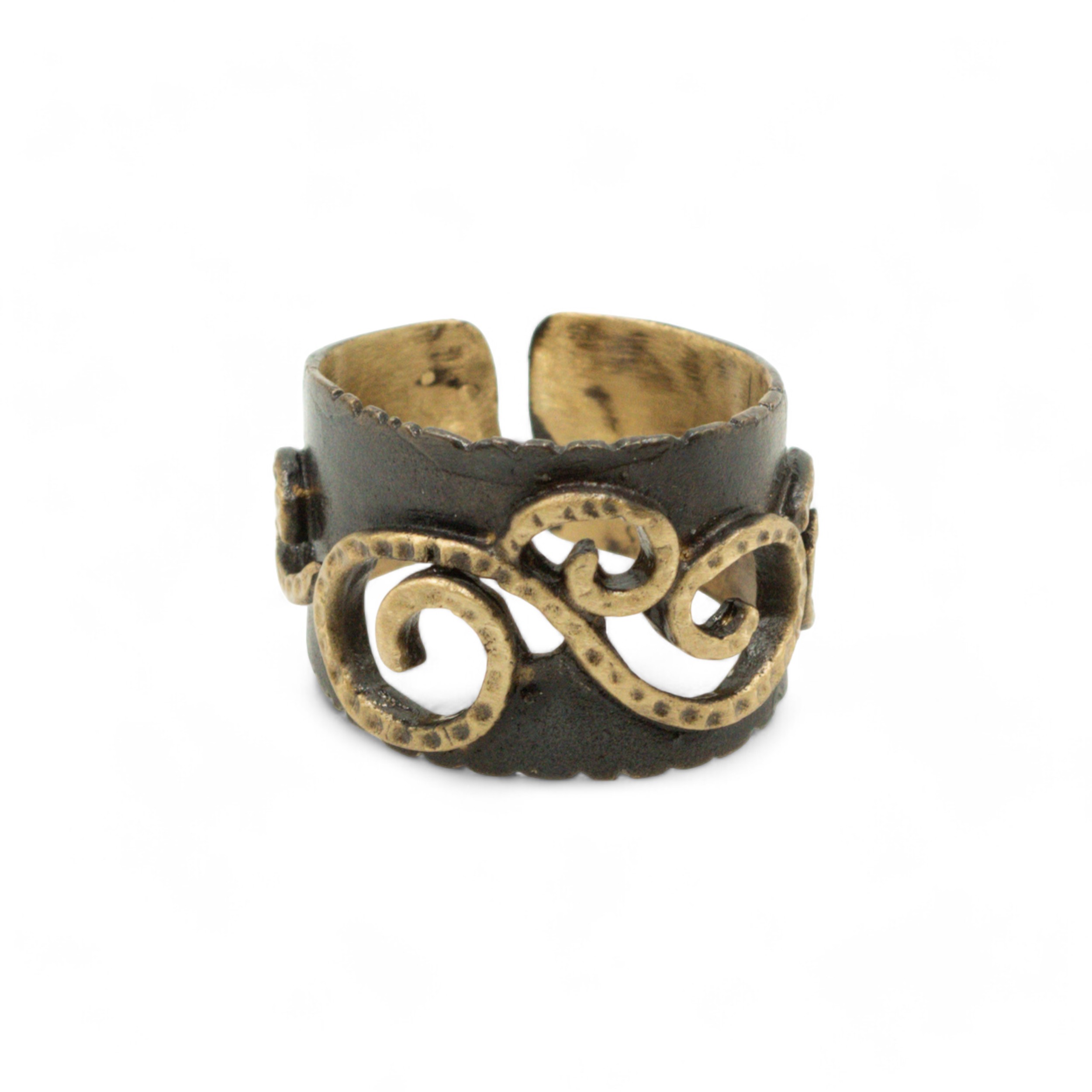 Χειροποίητο ανοιγόμενο δαχτυλίδι από ορείχαλκο με φαρδιά βάση και ανάγλυφο σπειροειδές σχέδιο, σε μαύρη οξείδωση ή επίχρυσο, free nickel