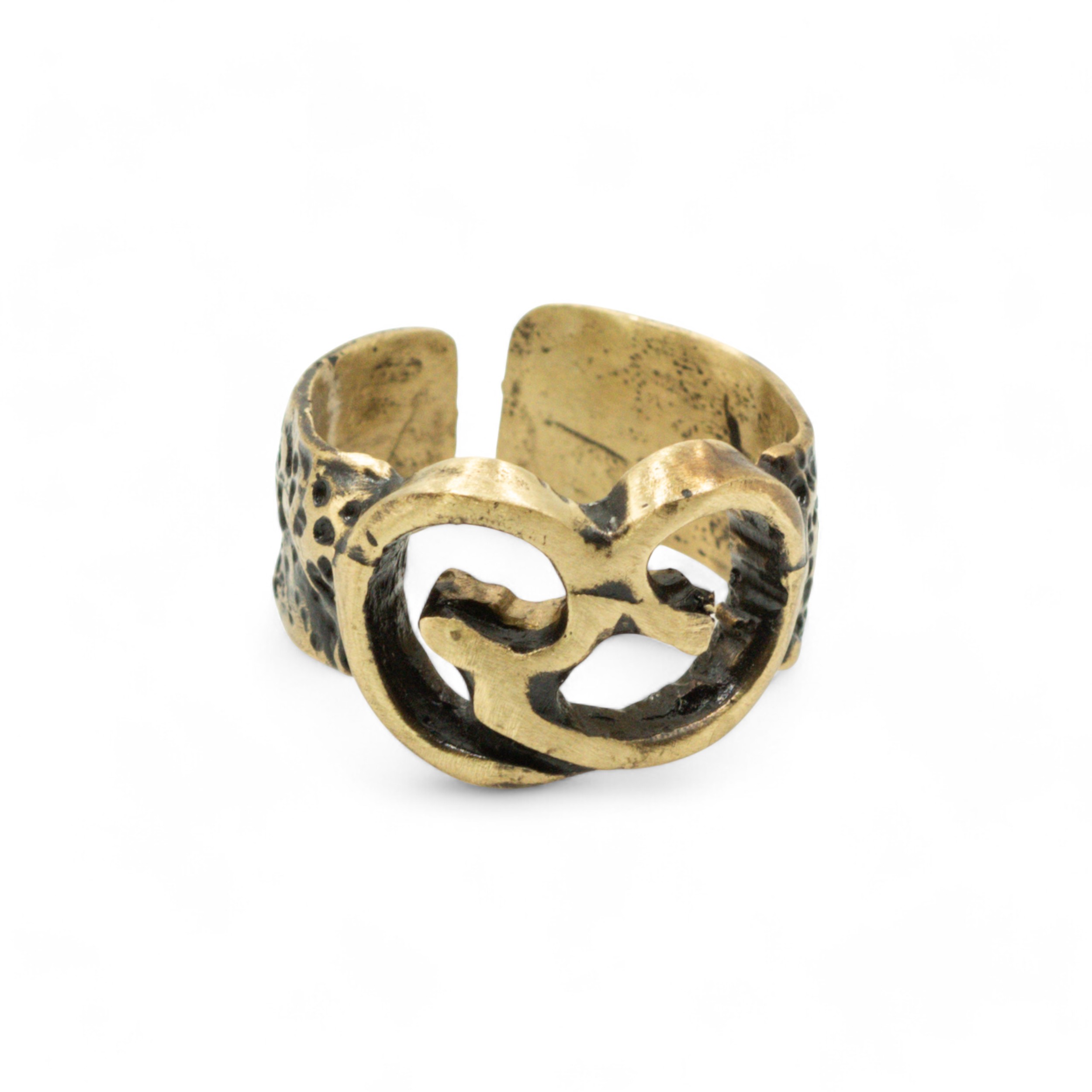 Χειροποίητο ανοιγόμενο δαχτυλίδι από ορείχαλκο με ανάγλυφο συμβολικό σχέδιο, διαθέσιμο σε μαύρη οξείδωση ή επίχρυσο, free nickel