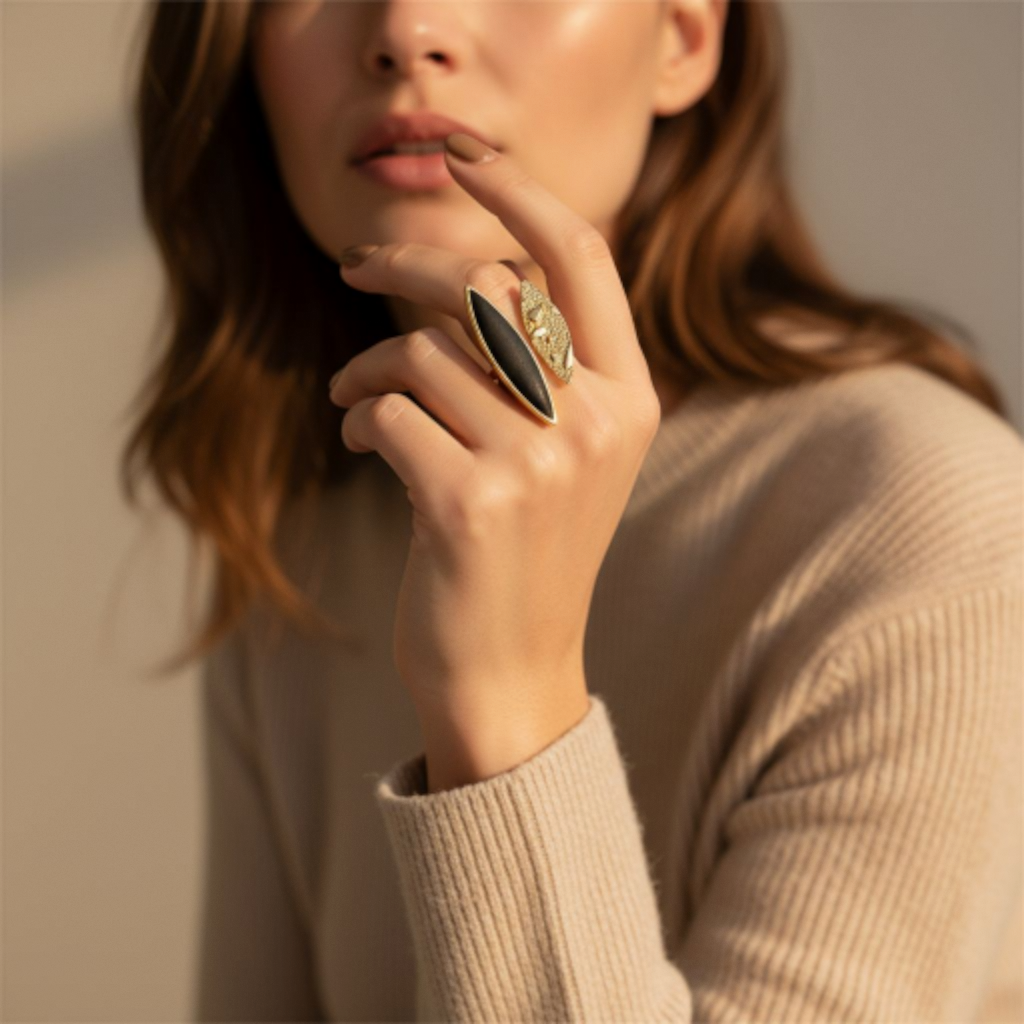 Ανοιγόμενο χειροποίητο δαχτυλίδι ορείχαλκου με υγρό γυαλί και μεταλλικό στοιχείο