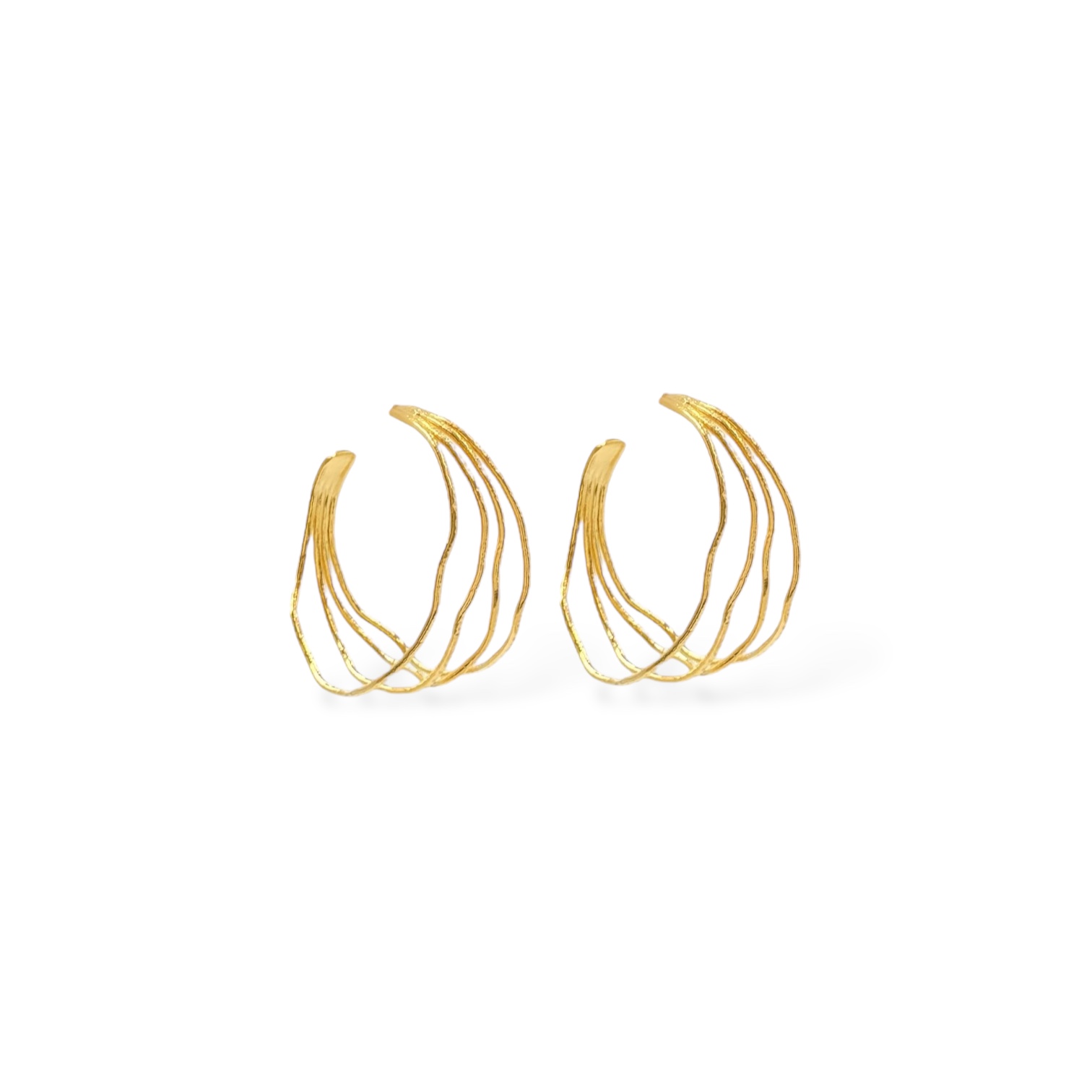 Χειροποίητα σκουλαρίκια κρίκοι από ορείχαλκο με οργανικό σχέδιο και βελόνα από ασήμι 925