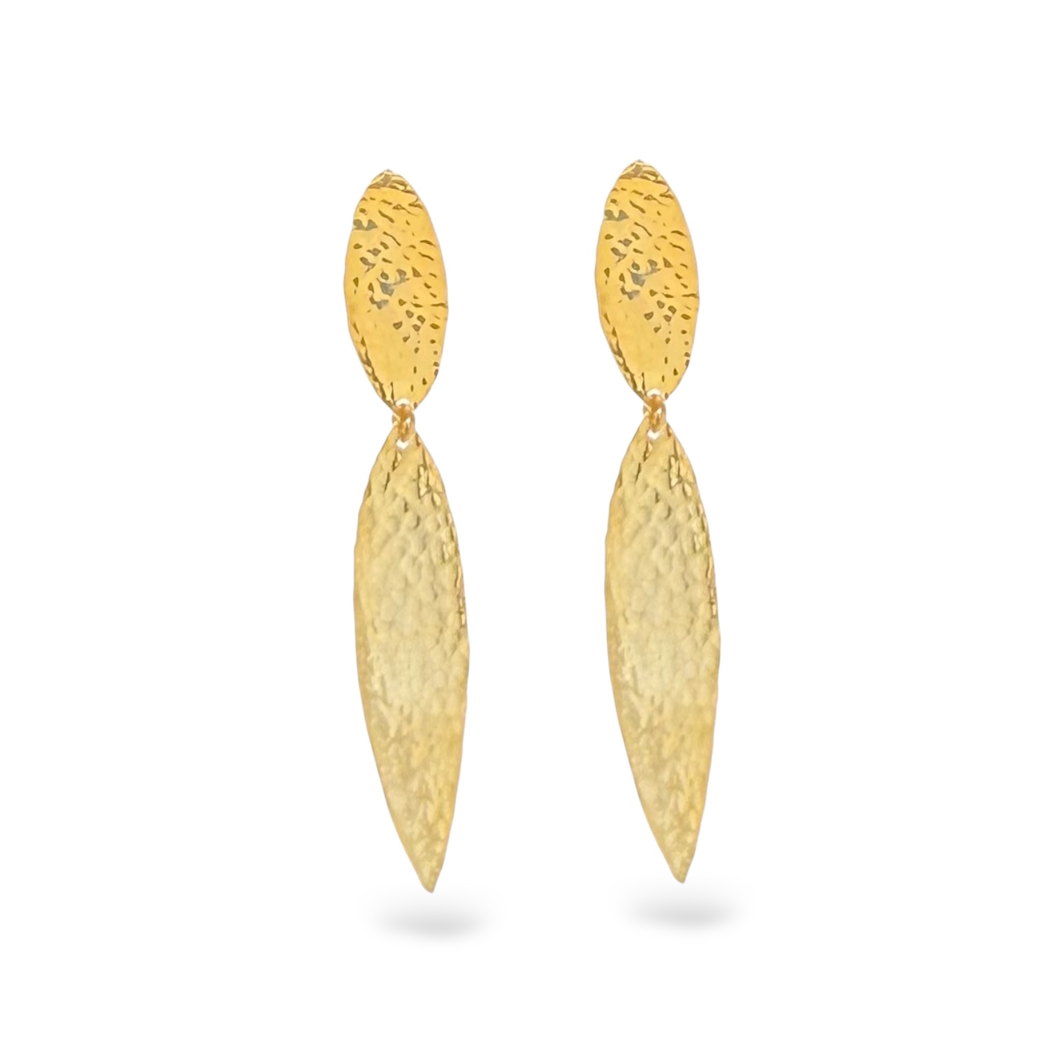 Χειροποίητα σκουλαρίκια από ορείχαλκο με επιμήκη ανάγλυφο σχεδιασμό και οργανική μορφή